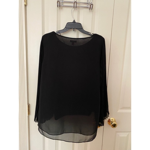 💖!! LAST CHANCE!!! 
Vince Camuto Long Pleat Sleeve Floral Blouse - Picture 3 of 4